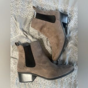TAN ANKLE BOOTIES